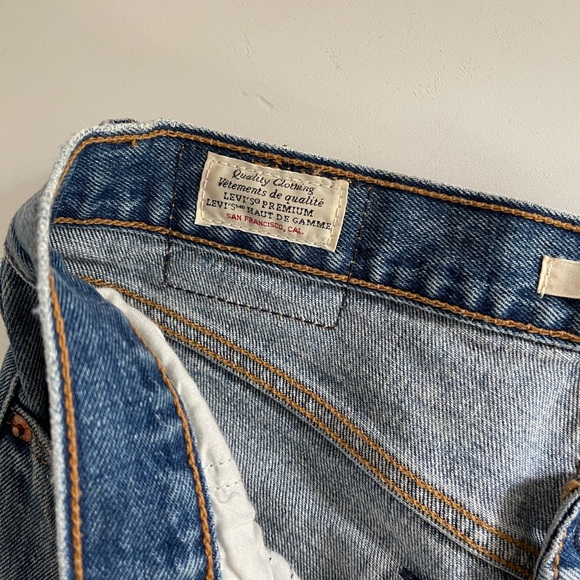 SOLD Levi’s Wedgie Fit Jeans - Picture 3 of 6